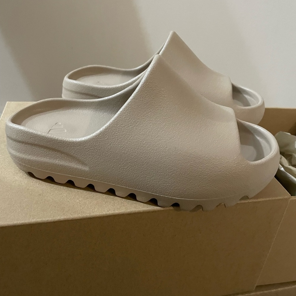 Yeezy kids slides